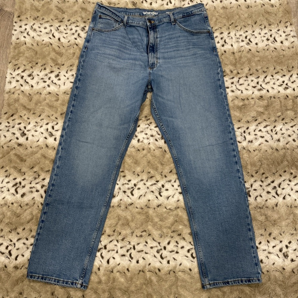 Wrangler Men's Relaxed Denim Blue Jeans 42 X 32 Straight Fit Workwear Flex